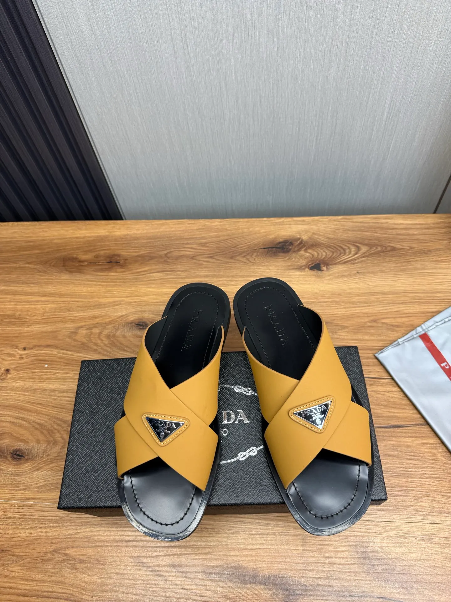 Factory price 340💰 ＰＲＡＤＡPrada - popular men's slippers hot sale 🔥 🩴Official website one to one production 38-45 sizes 45 46 🉑️Customized!